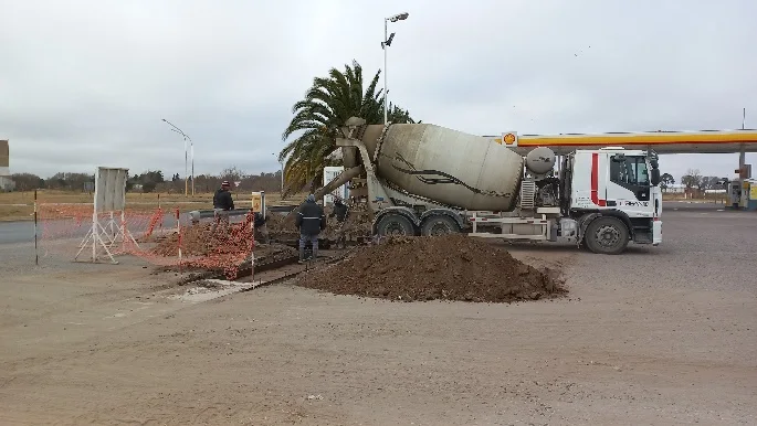 Obras de Hormigón y Pavimento Asfaltico en Estación de Servicio Shell.